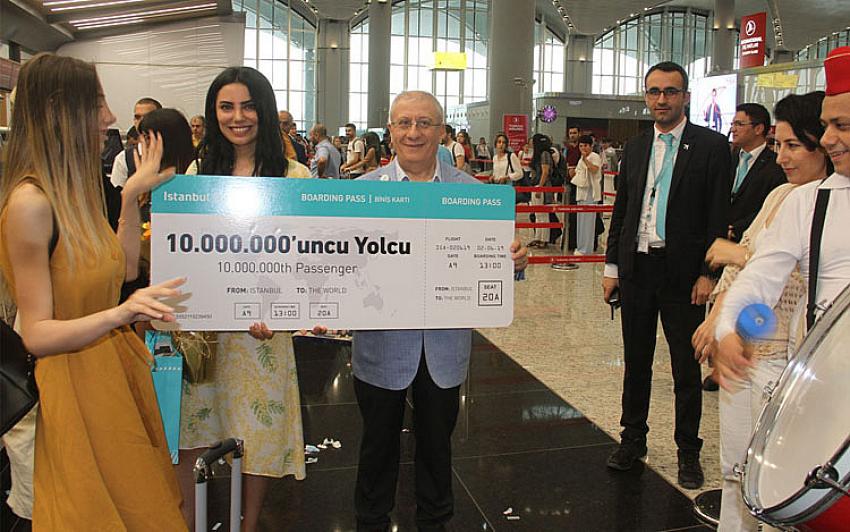 10 milyonuncu yolcuya sürpriz karşılama