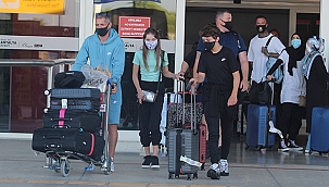 Antalya'ya sezonun ilk İngiliz turist kafilesi geldi