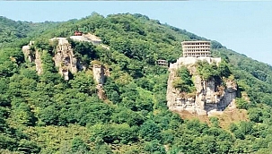 İmar barışından yararlandı, kayanın üzerine otel dikti!