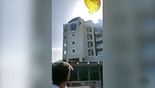 Marmaris'te turistlerin deniz paraşütü keyfi otel çatısında son buldu
