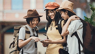 Yabancı turiste teknolojik asistan