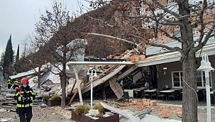 Dağ yamacındaki otel heyelan nedeniyle yıkıldı
