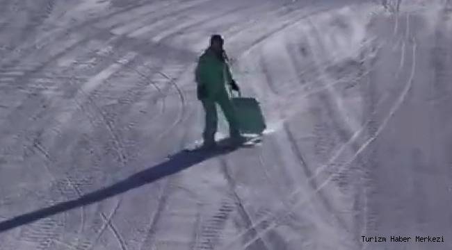 Palandöken'in bavul ile snowboard yapan Ukraynalı turistleri