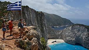 Yunanistan'dan flaş turizm adımı! Bazı ülkelere karantinayı kaldırdı
