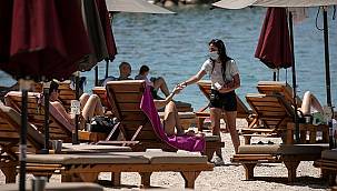 Komşuda turizm sezonu açıldı! Plajlar doldu taştı