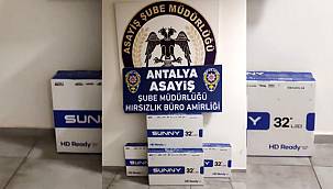 Otel deposundan çaldıkları televizyonlarla yakalandılar!