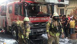 İstanbul Fatih'teki 4 katlı otelde yangın!