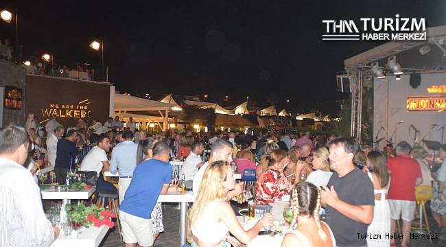 Maskeler fora! Turizm merkezlerindeki mekanlar doldu taştı