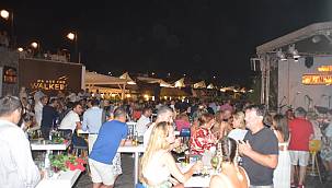Maskeler fora! Turizm merkezlerindeki mekanlar doldu taştı