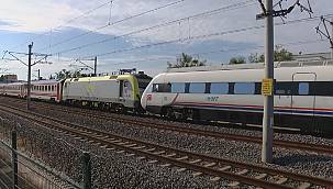 Tren, Yüksek Hızlı Tren'e çarptı! Yaralılar var