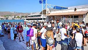 Türk turistin serbest geçişine izin verdiler
