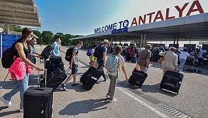 Antalya'ya gelen turist sayısı rekor kırdı, 2022 hedefi yükseldi