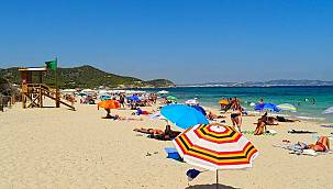 Plajdaki erozyondan açık alanda cinsel aktivitede bulunan turistleri sorumlu tuttular!