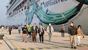Ultra lüks kruvaziyer gemisi Kuşadası'nda! İşte gelen turist sayısı