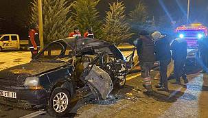 Turistleri taşıyan otobüs otomobille çarpıştı! Ölü ve yaralılar var
