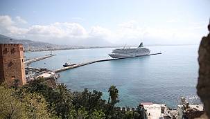 Alanya'ya yılın ilk kruvaziyer gemisi geldi! İşte turist sayısı