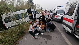 İngiliz turistleri taşıyan tur minibüsü devrildi! Can pazarı yaşandı