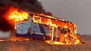 Katliam gibi kaza! Turistleri taşıyan otobüs otomobil ile çarpıştı