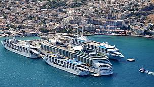 Kuşadası'nda kruvaziyer bereketi! Dev gemiler peş peşe geldi