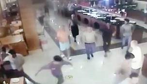 5 yıldızlı otelin sahibine saldırıp oteli savaş alanına çevirdiler!