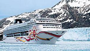 Dev cruise gemisi buzdağına çarptı!