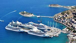 Kuşadası'nda kruvaziyer bereketi! İşte aynı anda gelen 5 gemiden inen turist sayısı