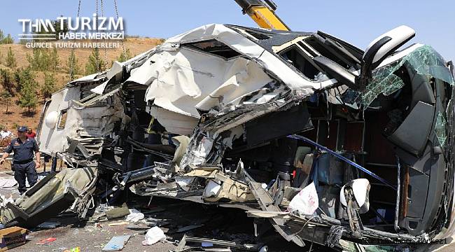 Katliam gibi kaza! Kaza yapan otobüse müdahale eden ekiplere yolcu otobüsü çarptı