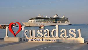 Kuşadası'na peş peşe 2 dev kruvaziyer gemisi geldi! İşte turist sayısı