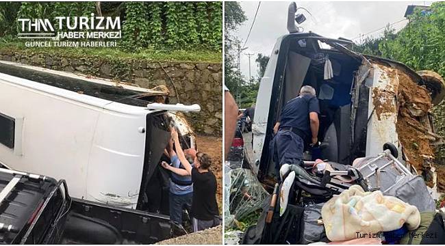 Rize'de tur otobüsü duvara çarpıp kamyonetin üzerine devrildi!