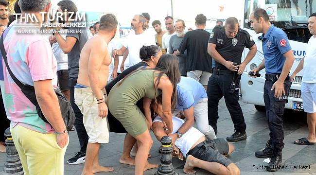 Tur teknesi çalışanları, turistler ve polis tekme tokat birbirine girdi!