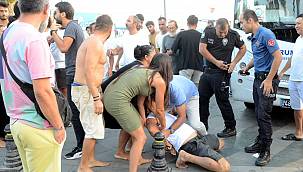 Tur teknesi çalışanları, turistler ve polis tekme tokat birbirine girdi!