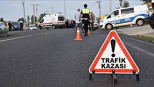 Ters yönde giden turist dolu tur minibüsü kaza yaptı!