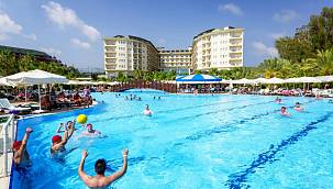 İngiliz turistler Antalya'daki 5 yıldızlı otelde zehirlendi! Dava açtılar
