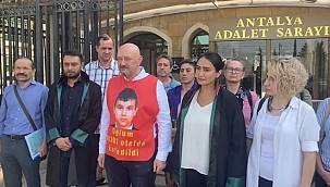 Oğlu Rixos Otel'de öldü, davanın kapanması için para teklif eden Fettah Tamince'ye hakaretten hakim karşısına çıktı!