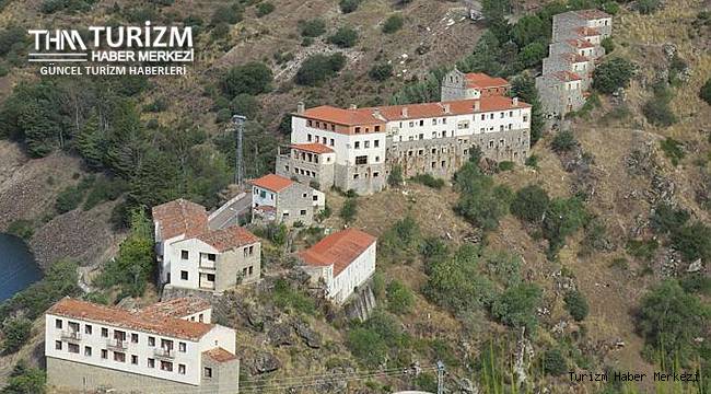 Oteli de olan köy satışa çıkarıldı! İşte fiyatı