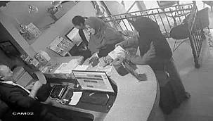 Resepsiyon görevlisi işe başladığı ilk gün müşteriden 2 bin pound oda ücreti alıp ortadan kayboldu!