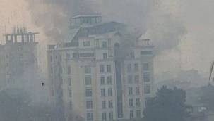 Turistlerin kaldığı otele bombalı saldırı! İçeri girip rastgele ateş açtılar