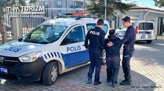 Polis kılığına girip turistleri soydu!