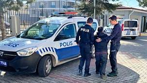 Polis kılığına girip turistleri soydu!