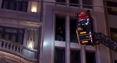 İstiklal Caddesi'ndeki 6 katlı otelde yangın! Çalışanlar mahsur kaldı