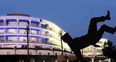 Kaldığı otelin balkonundan düşen belediye başkanı hayatını kaybetti!