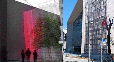 Kültür ve Turizm Bakanlığı Taksim Meydanı'na metal yığını dikti!
