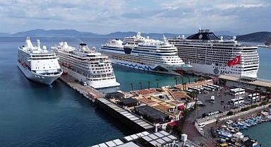 Kuşadası'nda kruvaziyer bereketi! İşte aynı anda gelen 4 gemideki turist sayısı