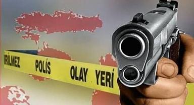 Otel sahibi personelini başından silahla vurdu!