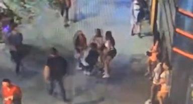 3 kadın sokak ortasında İngiliz erkek turiste saldırıp gasp etti!