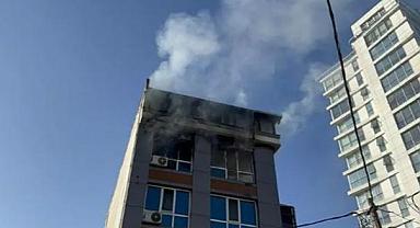 İstanbul'daki 5 katlı otelde yangın!