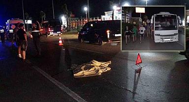 Katliam gibi kaza! Antalya'da tur midibüsü turistlerin arasına daldı