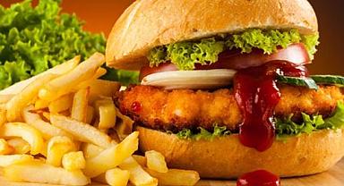 Ünlü fast food zincirinde mide bulandıran rezalet!