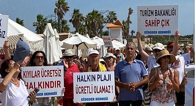 Havlu Hareketi Çeşme'de! Girişi 600 TL olan beach club önündeki sahilde eylem yaptılar