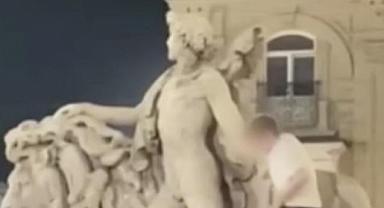 Alkollü turist 150 milyon dolara restore edilen heykelin kolunu kırdı!